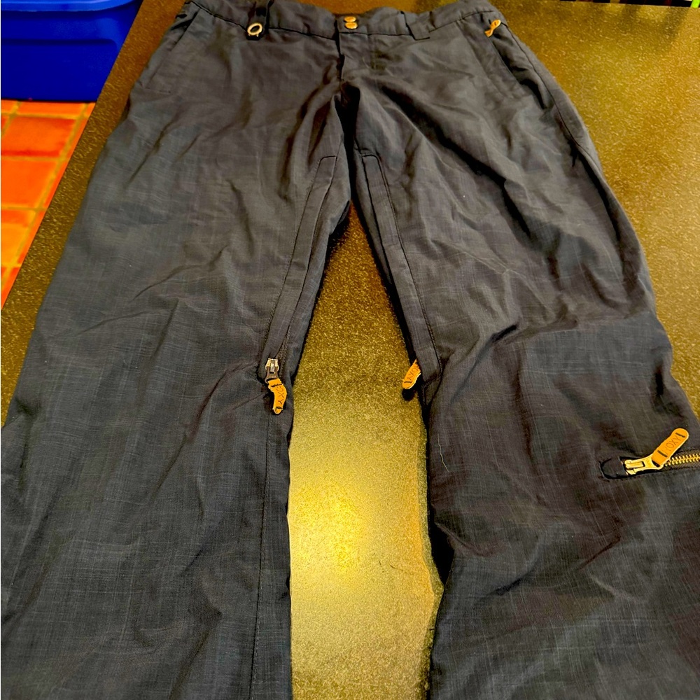 Roxy Torah Bright Snowboard Pants- Large- Super flattering and great Navy Blue